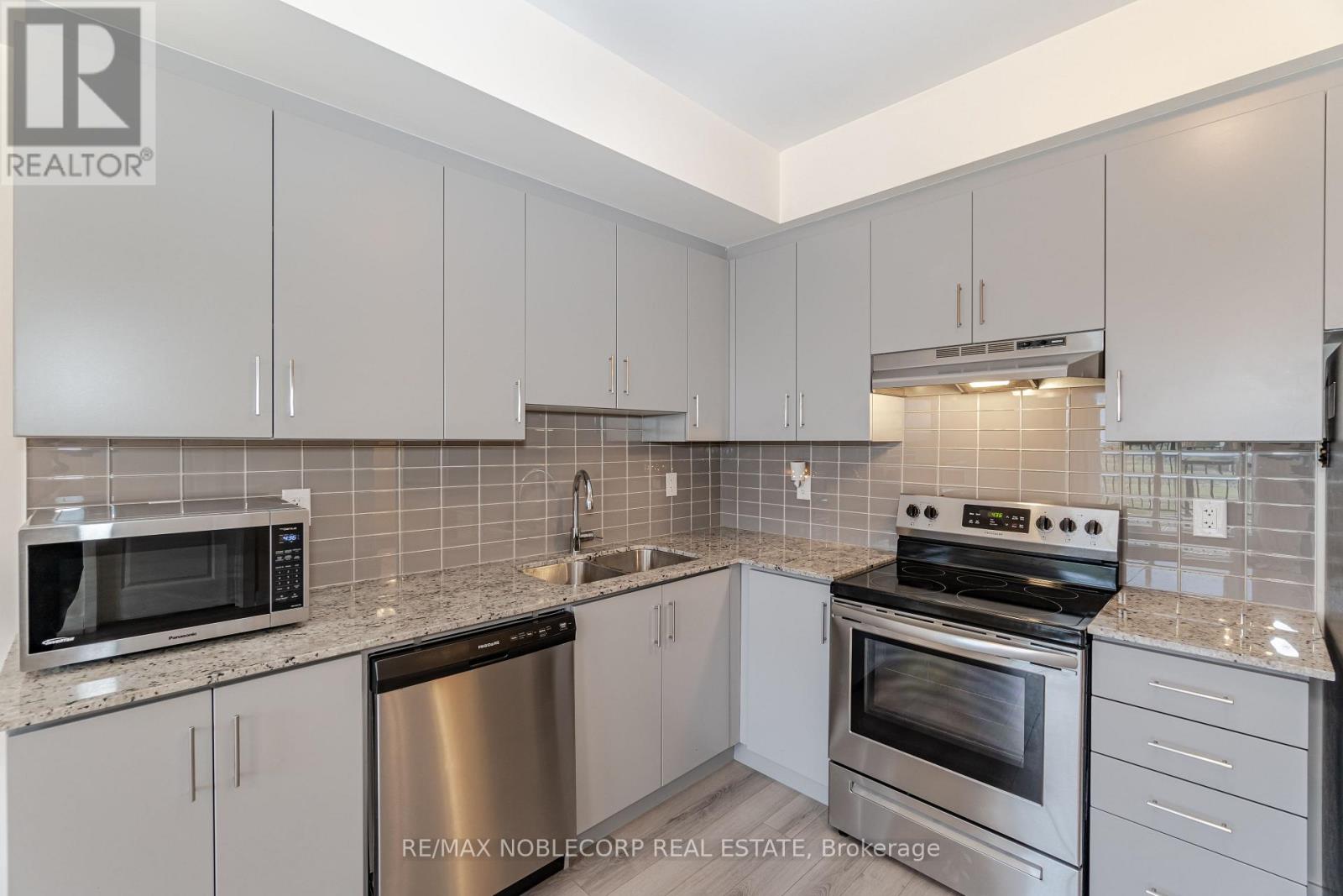 22 - 39 John Perkins Bull Drive, Toronto, Ontario  M3K 0C3 - Photo 4 - W12685966