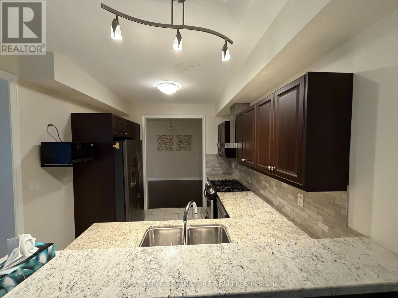 2003 Trawden Way, Oakville, Ontario  L6M 0M2 - Photo 7 - W12685980