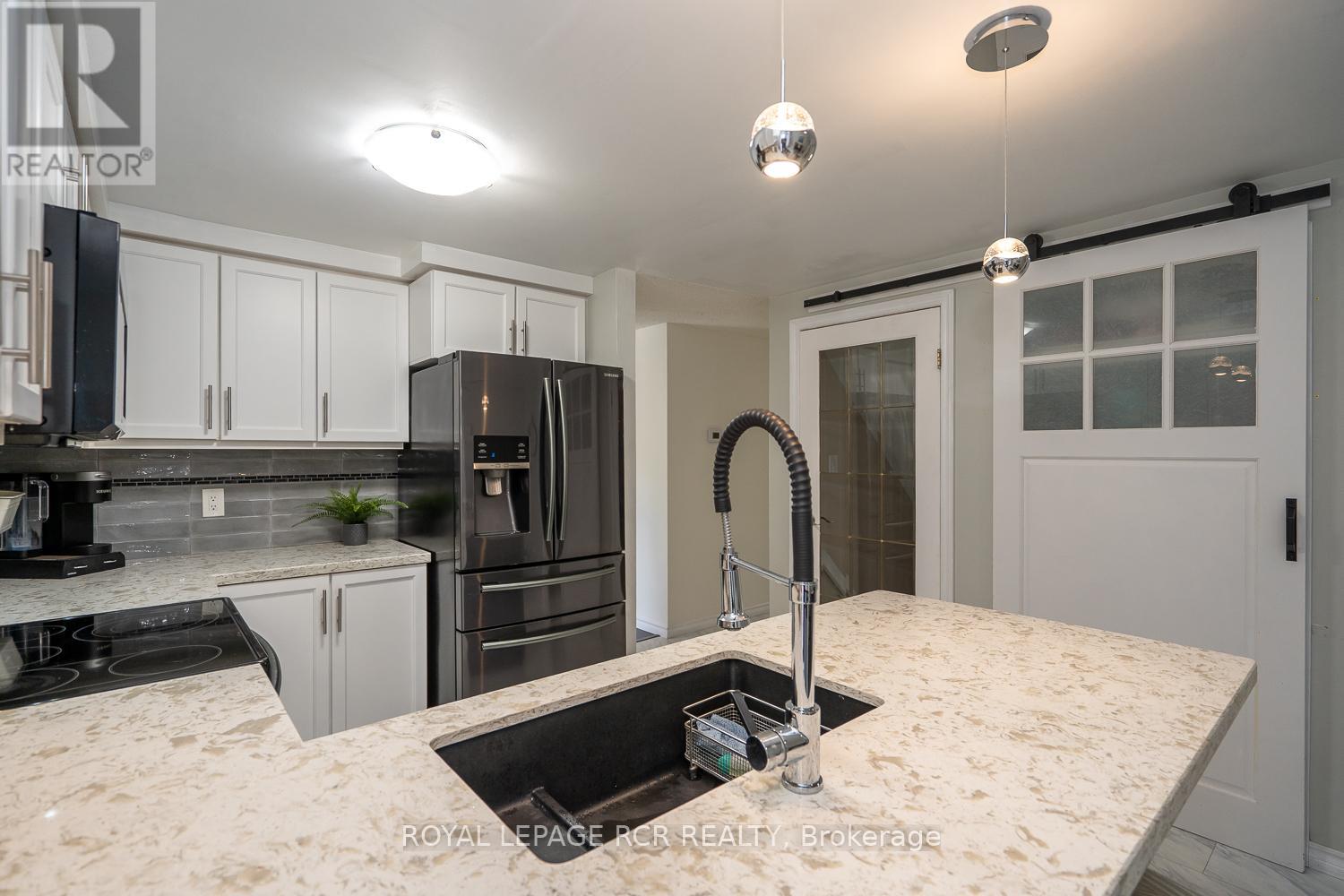 252 Elmwood Crescent, Orangeville, Ontario  L9W 4T4 - Photo 11 - W12685986