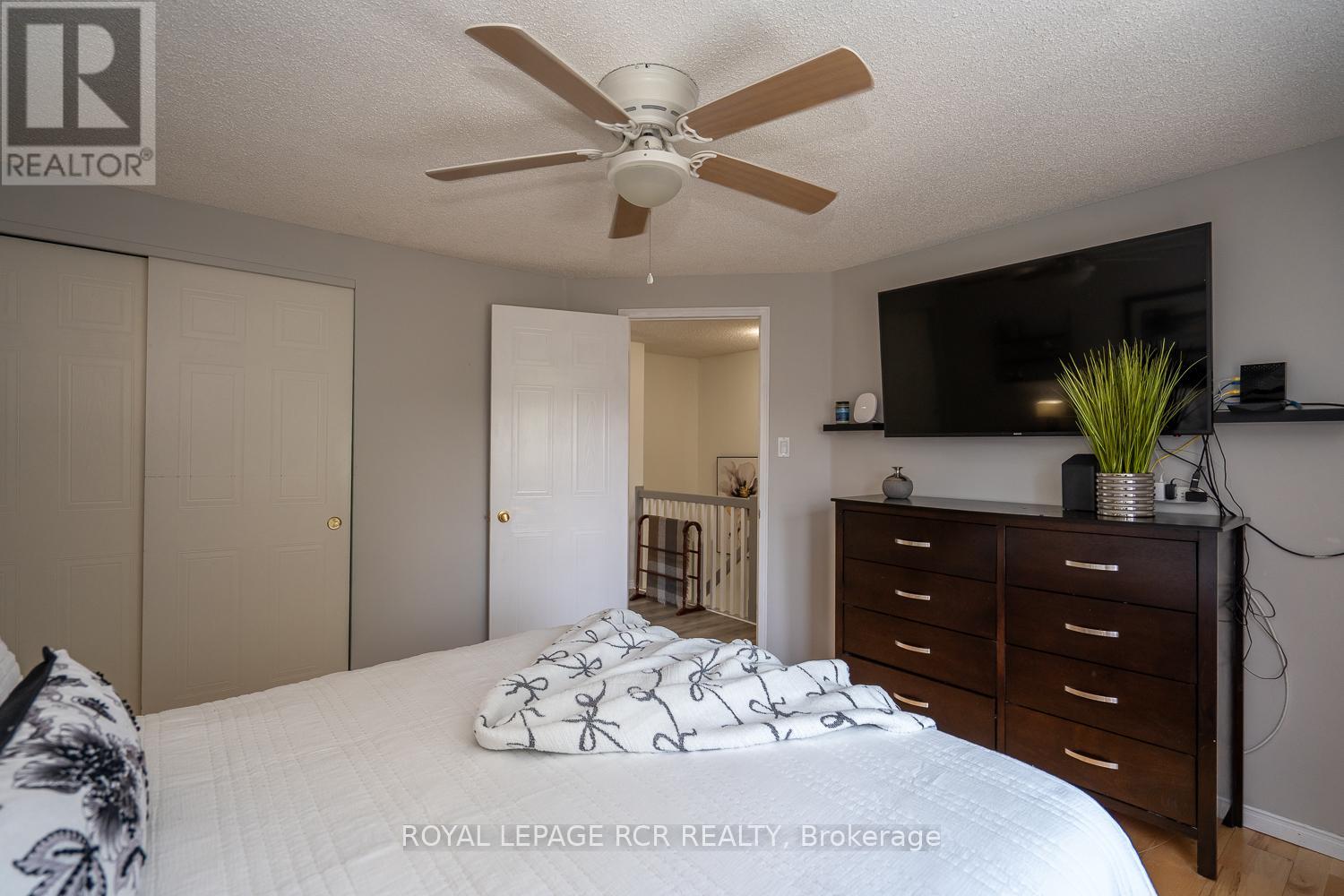 252 Elmwood Crescent, Orangeville, Ontario  L9W 4T4 - Photo 21 - W12685986