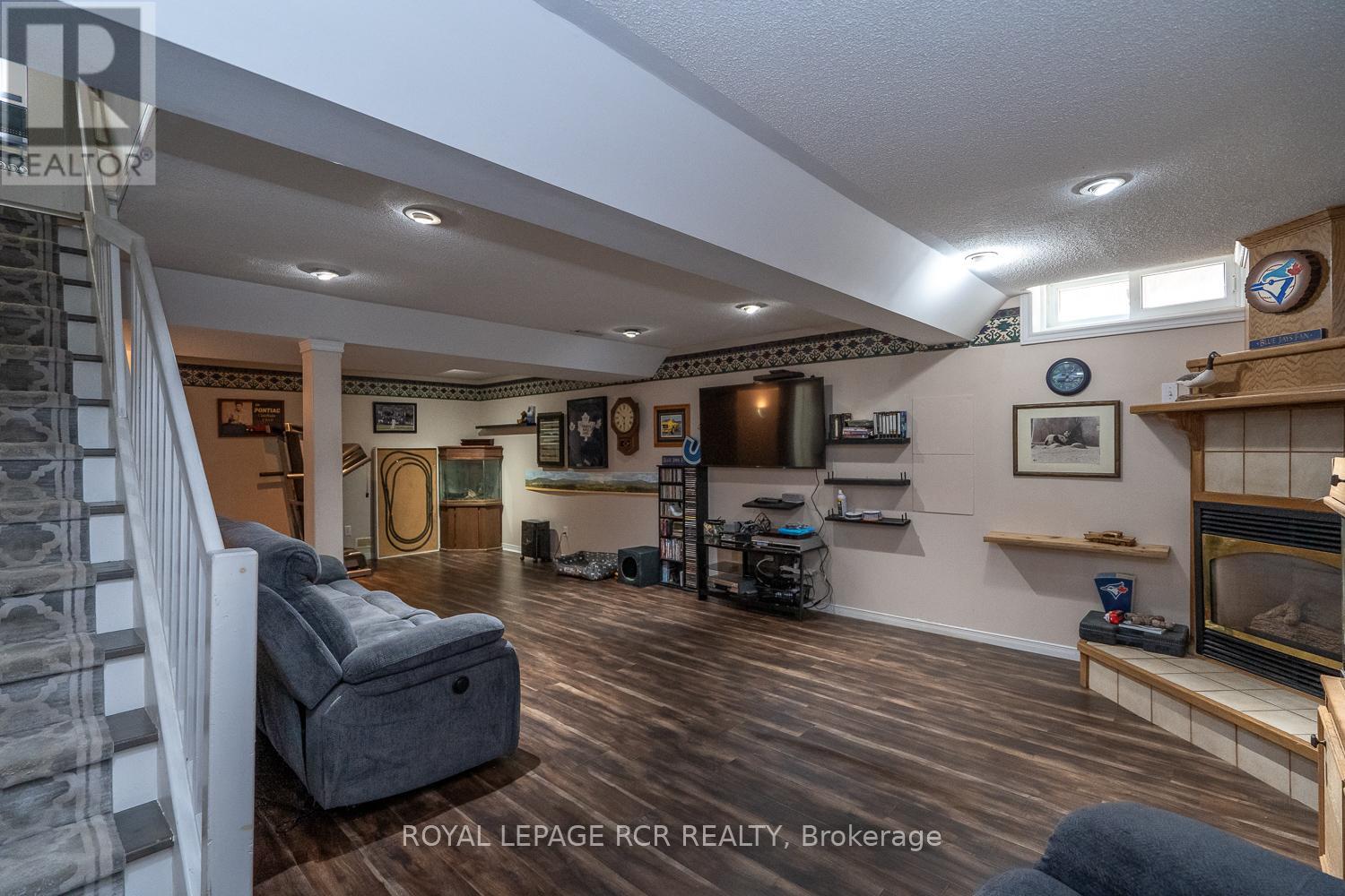 252 Elmwood Crescent, Orangeville, Ontario  L9W 4T4 - Photo 27 - W12685986