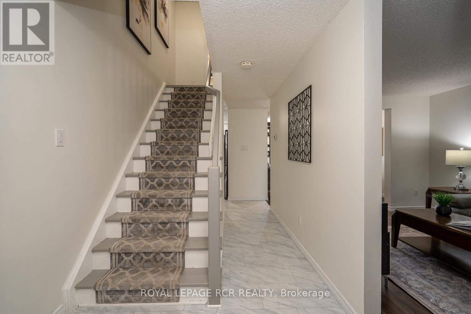 252 Elmwood Crescent, Orangeville, Ontario  L9W 4T4 - Photo 4 - W12685986