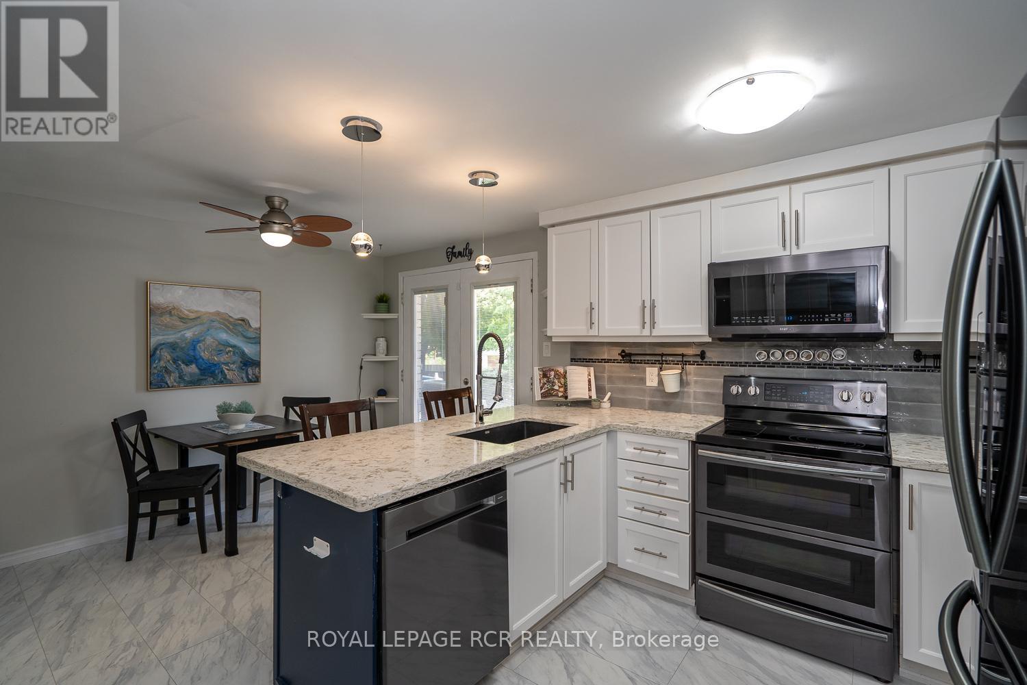 252 Elmwood Crescent, Orangeville, Ontario  L9W 4T4 - Photo 9 - W12685986