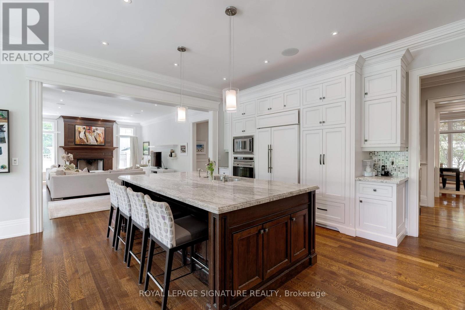 71 Ennisclare Drive W, Oakville, Ontario  L6J 4N3 - Photo 9 - W12686078