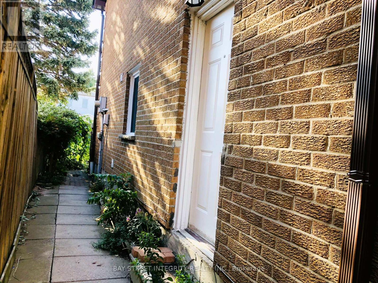 2 - 4145 Quaker Hill Drive, Mississauga, Ontario  L5C 3M2 - Photo 2 - W12686080