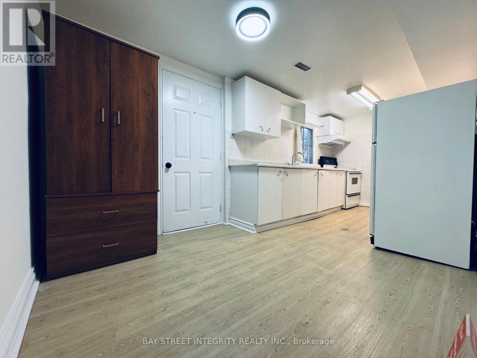 2 - 4145 Quaker Hill Drive, Mississauga, Ontario  L5C 3M2 - Photo 4 - W12686080