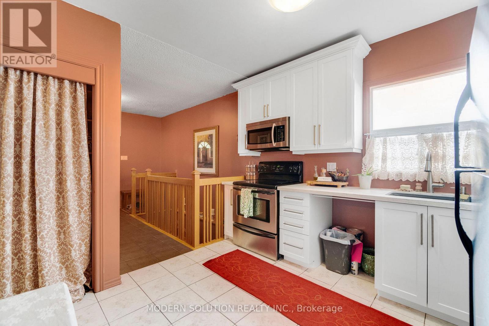 5a Dynevor Road, Toronto, Ontario  M6E 3W7 - Photo 13 - W12686120