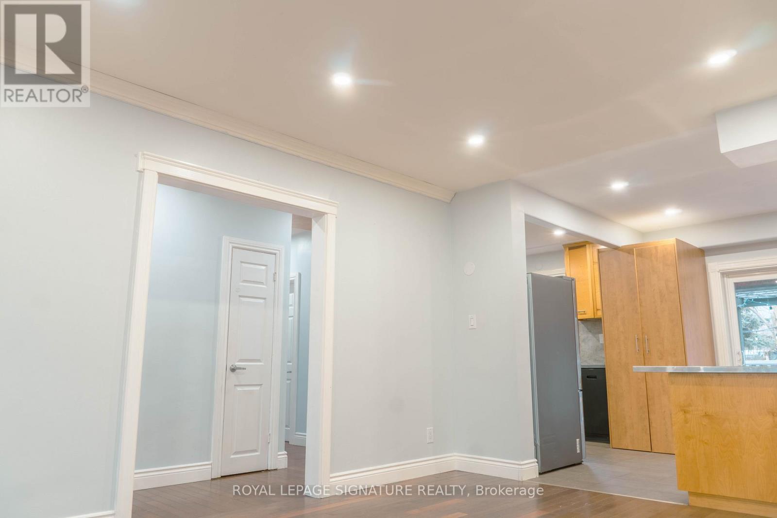 83 Hammond Road, Mississauga, Ontario  L5M 2A3 - Photo 2 - W12686180