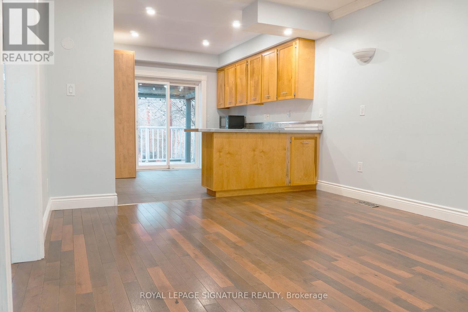 83 Hammond Road, Mississauga, Ontario  L5M 2A3 - Photo 5 - W12686180