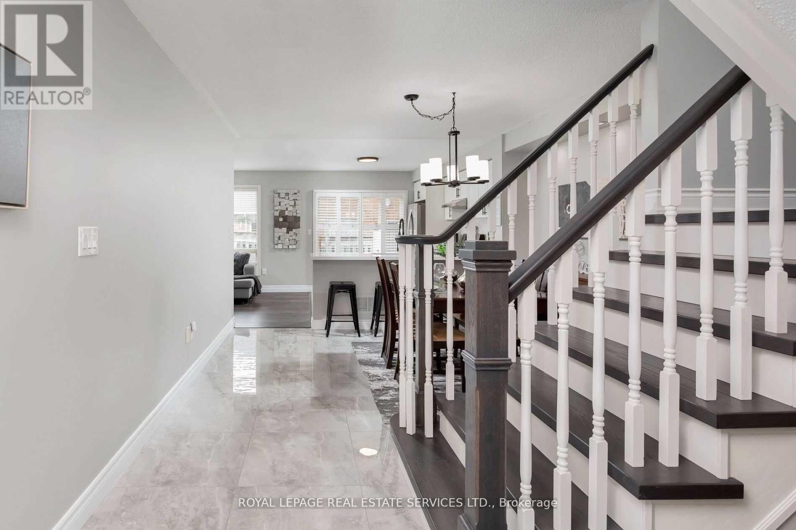 1619 Cartwright Crescent, Milton, Ontario  L9T 5N6 - Photo 2 - W12686184