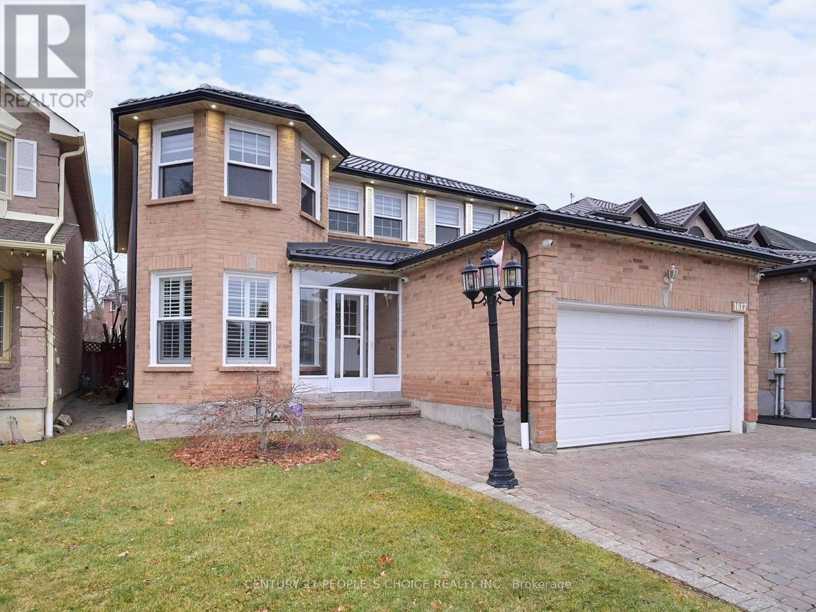 1617 Bristol Road W, Mississauga, Ontario  L5M 4B6 - Photo 2 - W12686230