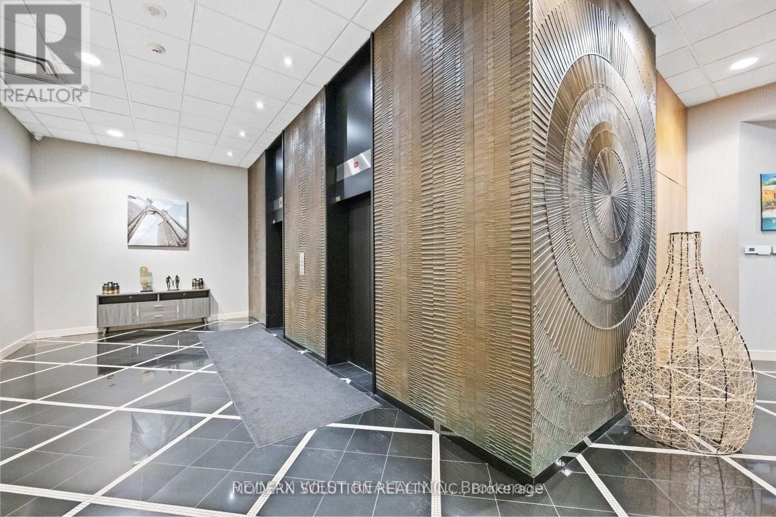 905 - 2737 Keele Street, Toronto, Ontario M3M 2E9 - Photo 2 - W12686248