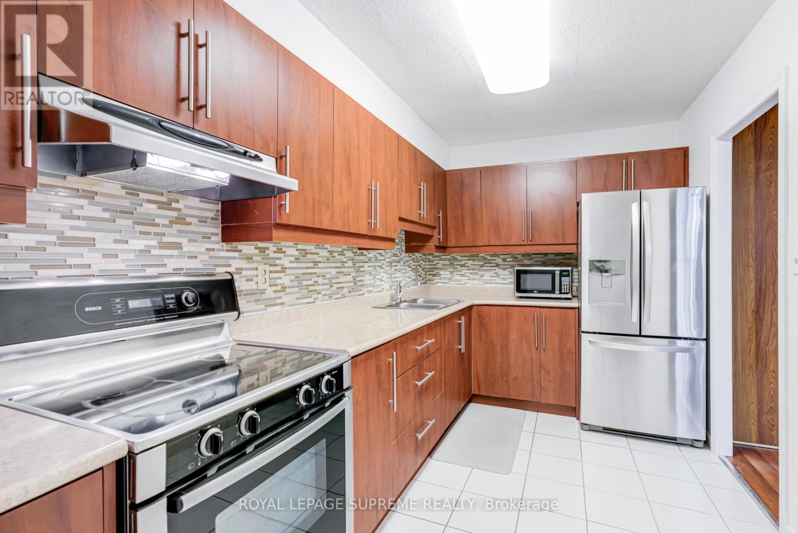 406 - 250 Scarlett Road, Toronto, Ontario  M6N 4X5 - Photo 9 - W12686254