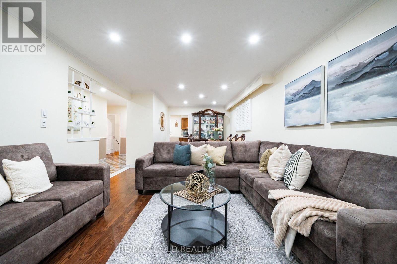 40 Maryhill Drive, Toronto, Ontario  M9V 3C2 - Photo 10 - W12686256