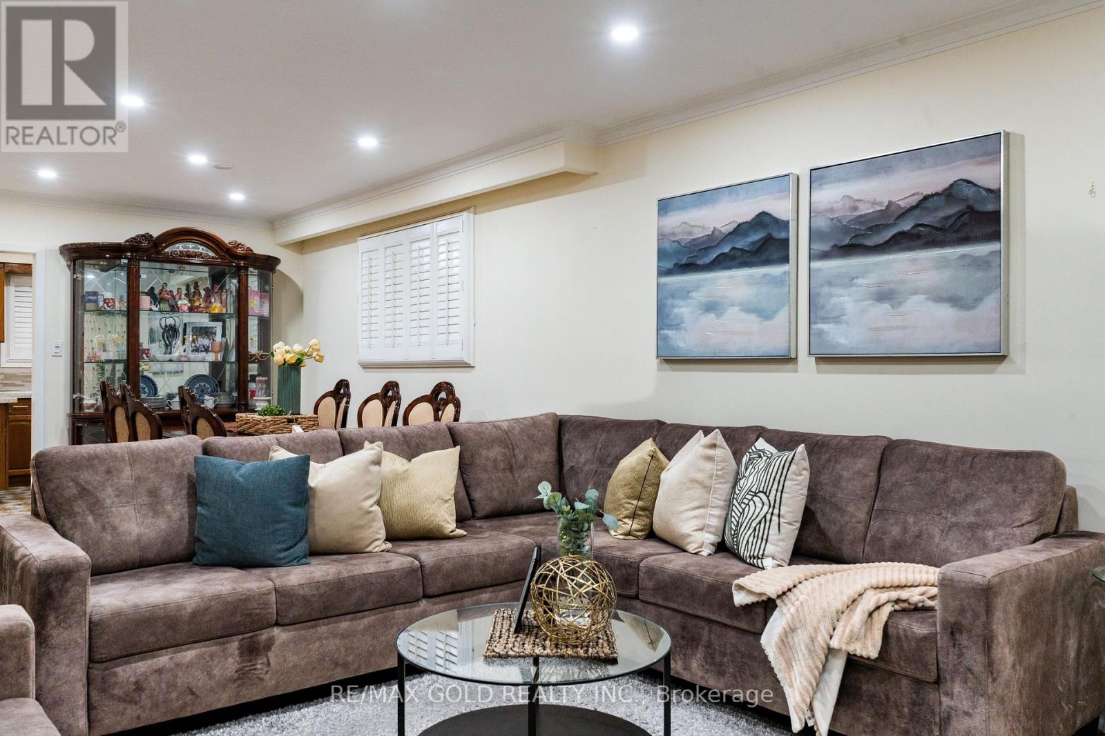 40 Maryhill Drive, Toronto, Ontario  M9V 3C2 - Photo 12 - W12686256