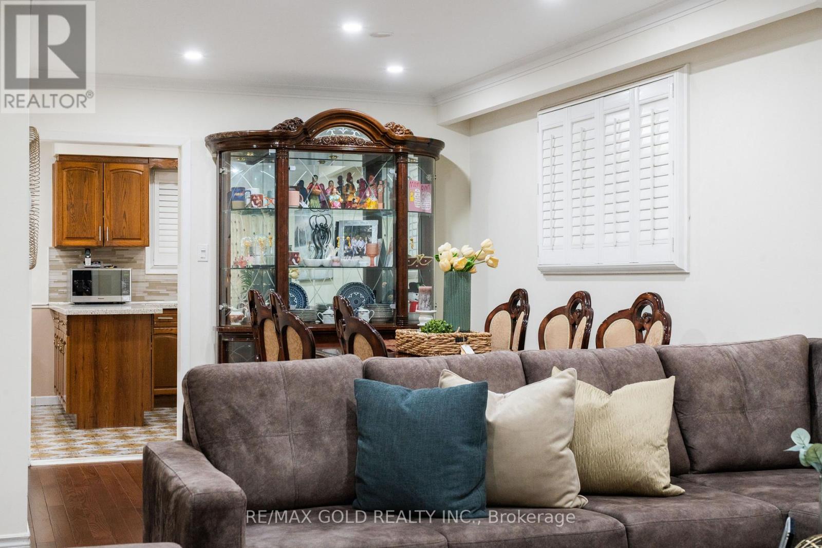 40 Maryhill Drive, Toronto, Ontario  M9V 3C2 - Photo 13 - W12686256