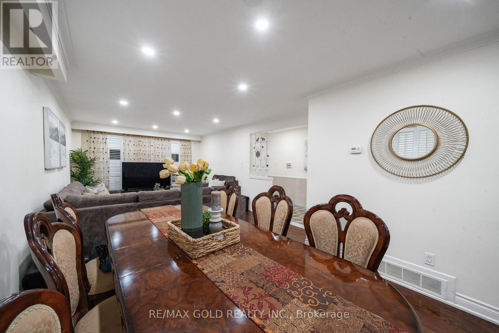 40 Maryhill Drive, Toronto, Ontario  M9V 3C2 - Photo 15 - W12686256