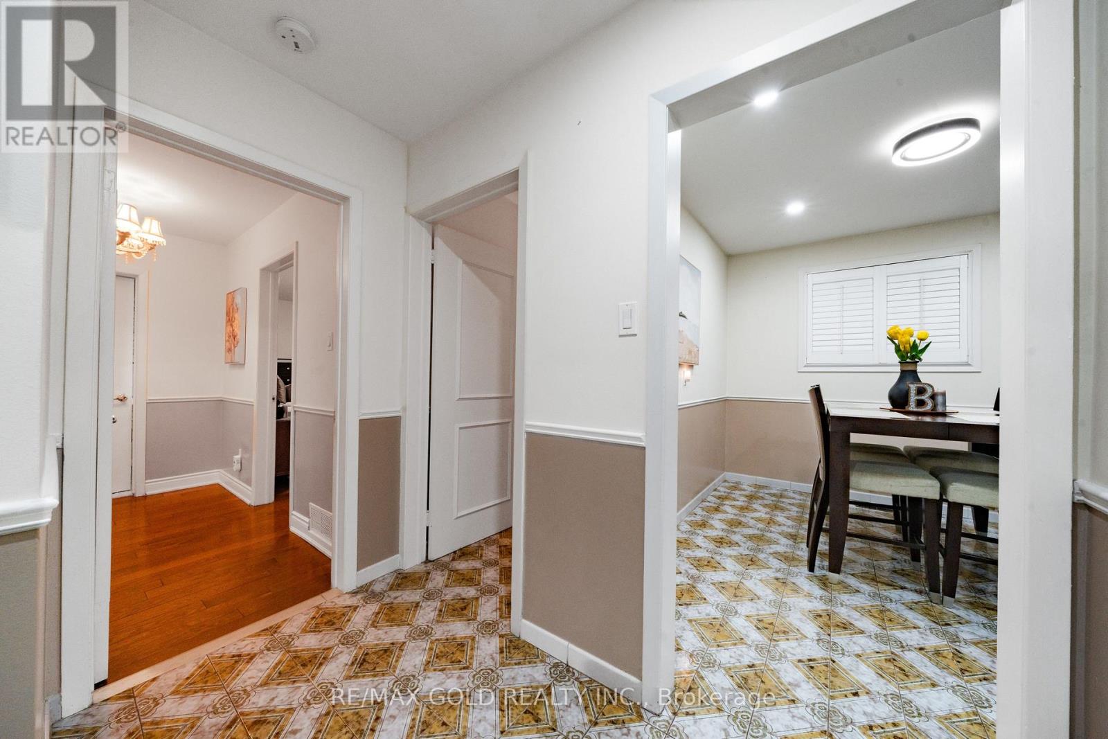 40 Maryhill Drive, Toronto, Ontario  M9V 3C2 - Photo 16 - W12686256