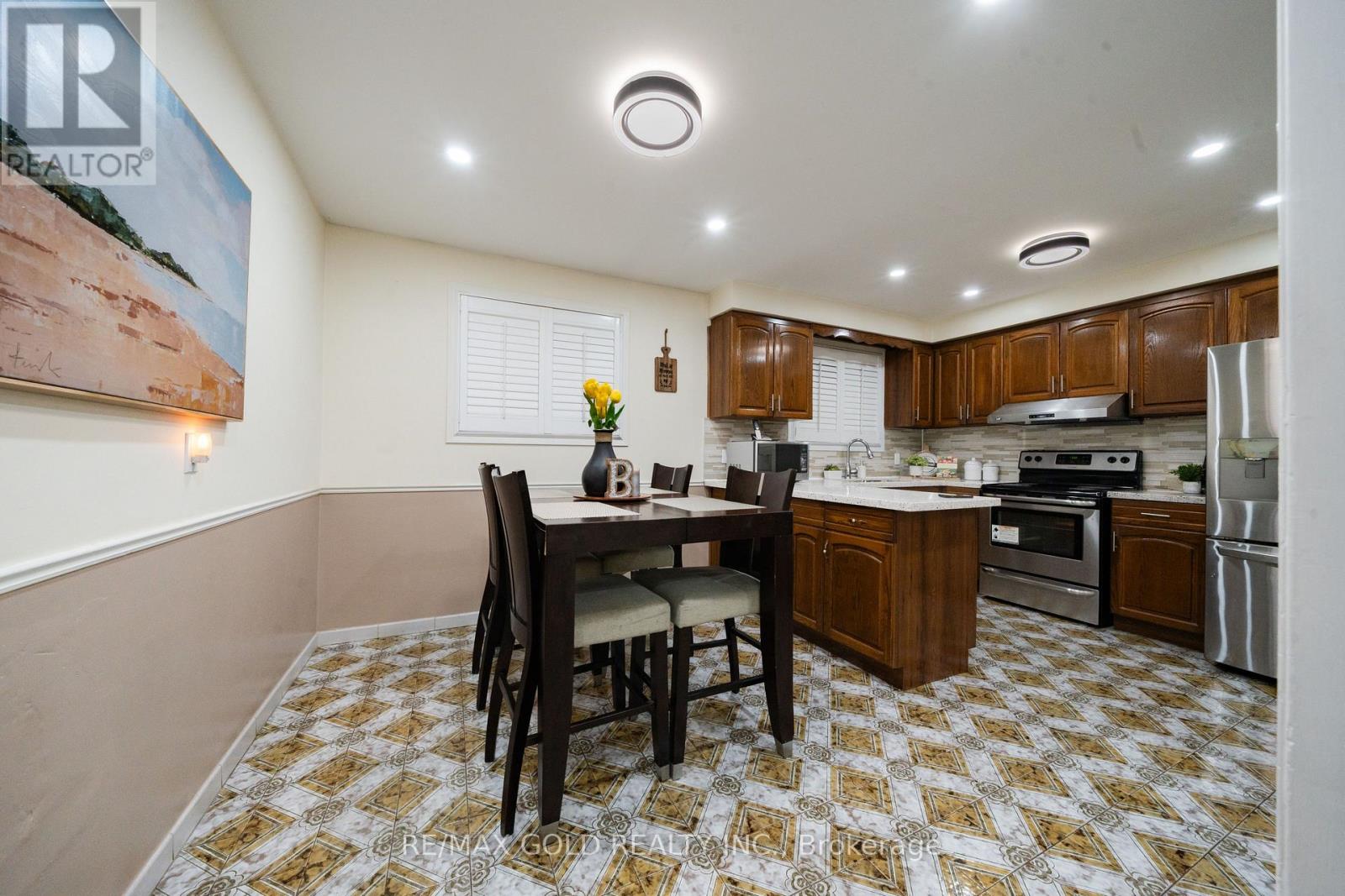 40 Maryhill Drive, Toronto, Ontario  M9V 3C2 - Photo 17 - W12686256