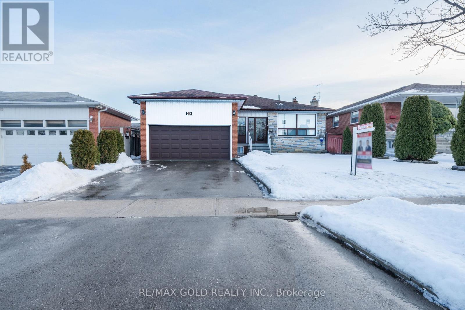 40 Maryhill Drive, Toronto, Ontario  M9V 3C2 - Photo 2 - W12686256