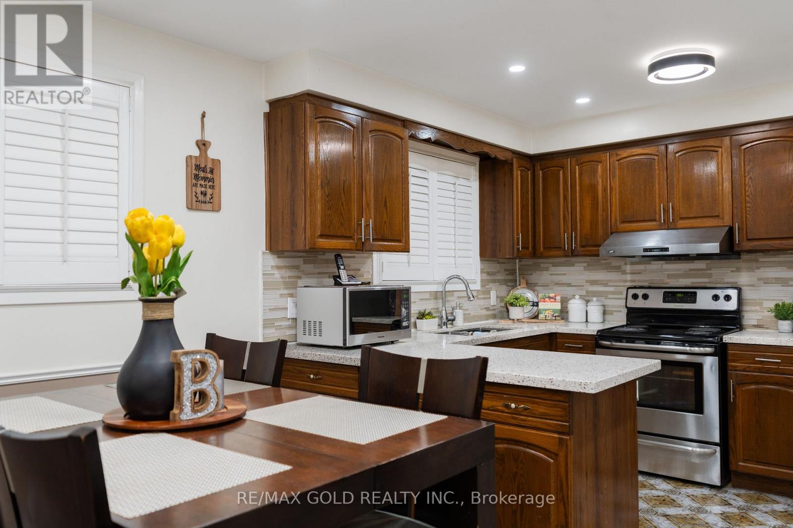 40 Maryhill Drive, Toronto, Ontario  M9V 3C2 - Photo 21 - W12686256