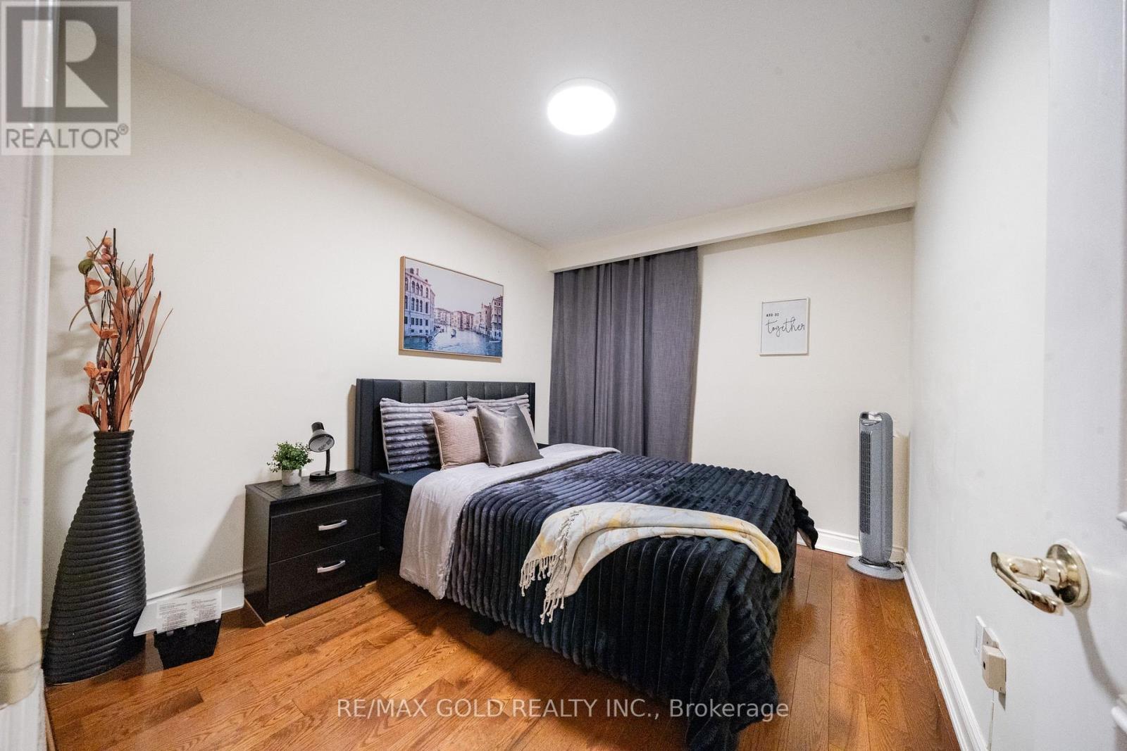 40 Maryhill Drive, Toronto, Ontario  M9V 3C2 - Photo 23 - W12686256