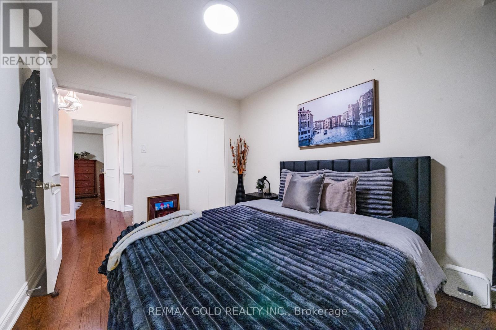 40 Maryhill Drive, Toronto, Ontario  M9V 3C2 - Photo 24 - W12686256