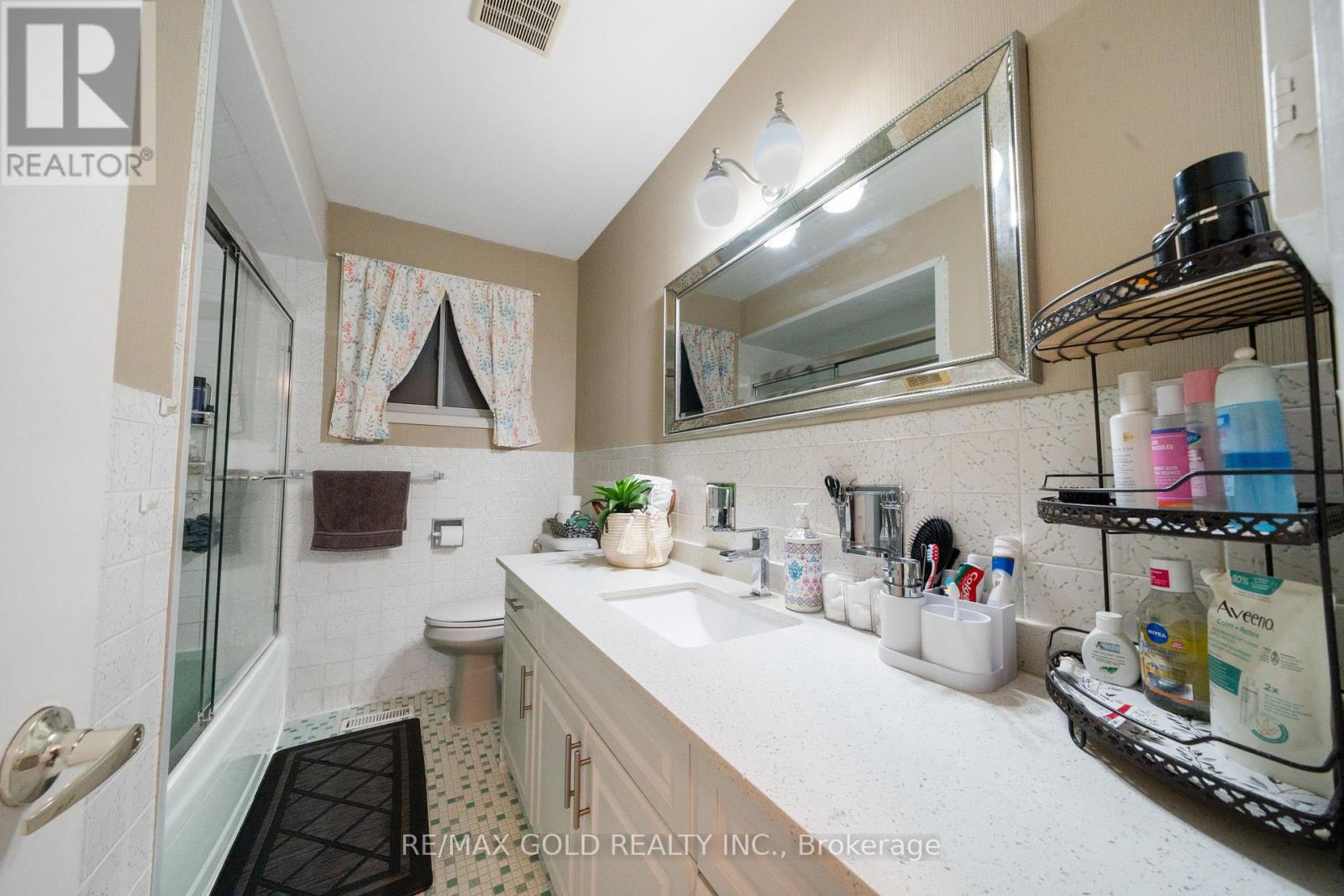 40 Maryhill Drive, Toronto, Ontario  M9V 3C2 - Photo 28 - W12686256
