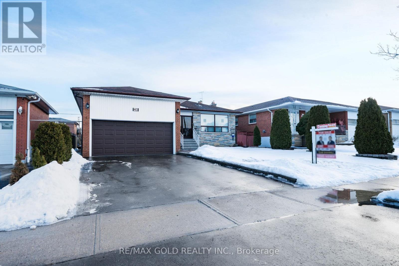40 Maryhill Drive, Toronto, Ontario  M9V 3C2 - Photo 3 - W12686256