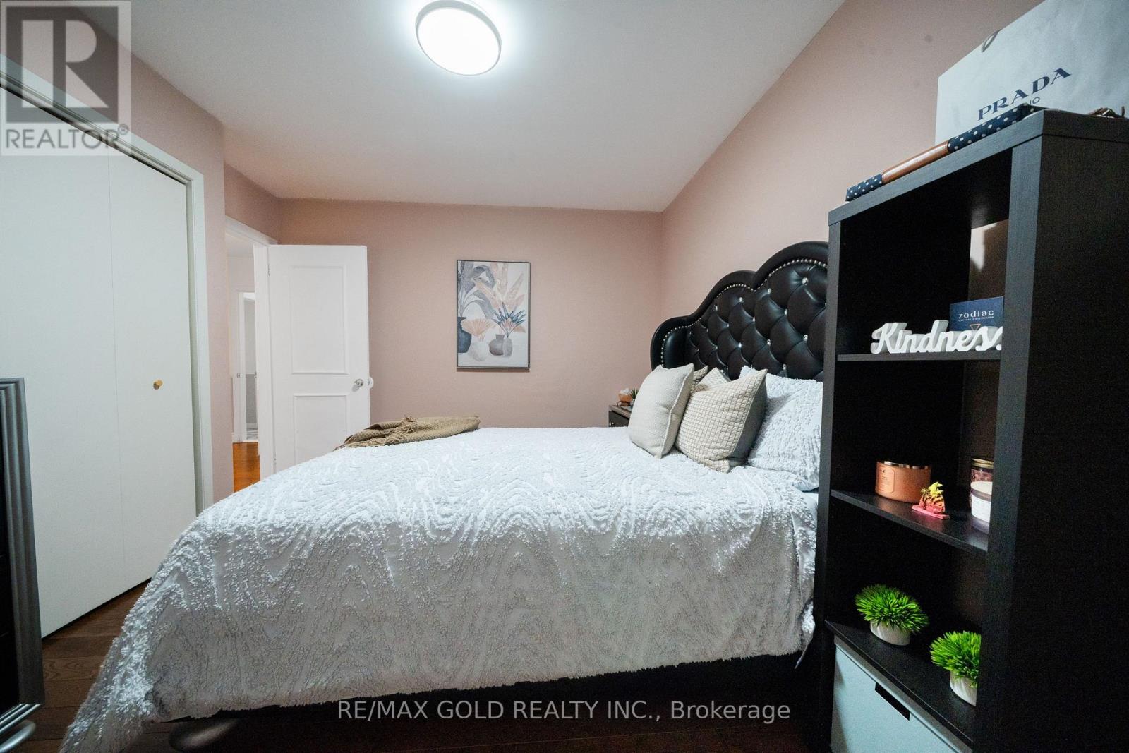 40 Maryhill Drive, Toronto, Ontario  M9V 3C2 - Photo 31 - W12686256