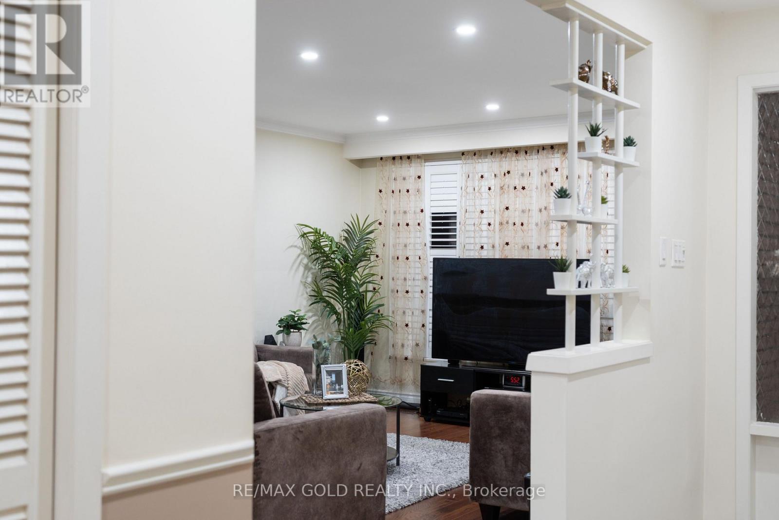 40 Maryhill Drive, Toronto, Ontario  M9V 3C2 - Photo 32 - W12686256