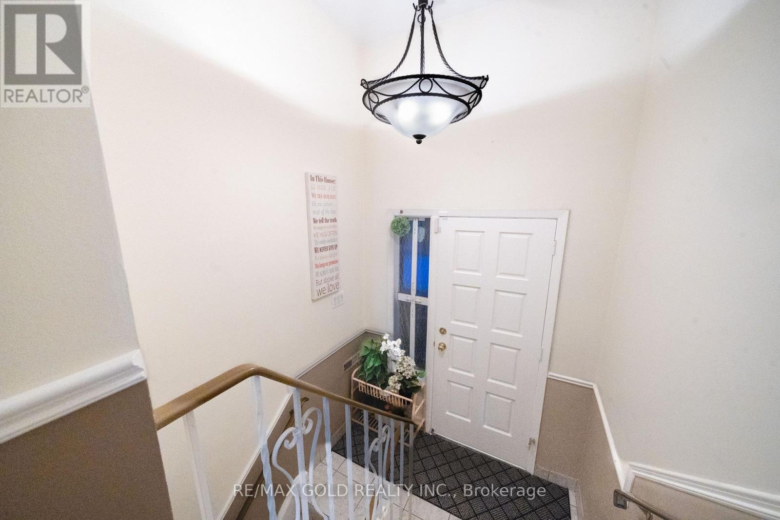 40 Maryhill Drive, Toronto, Ontario  M9V 3C2 - Photo 33 - W12686256