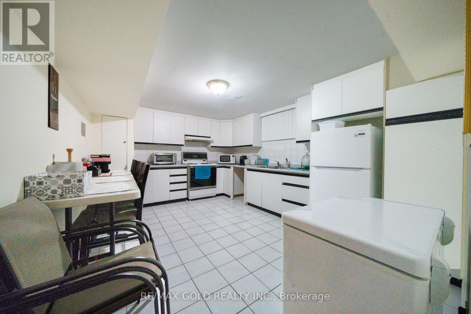 40 Maryhill Drive, Toronto, Ontario  M9V 3C2 - Photo 36 - W12686256