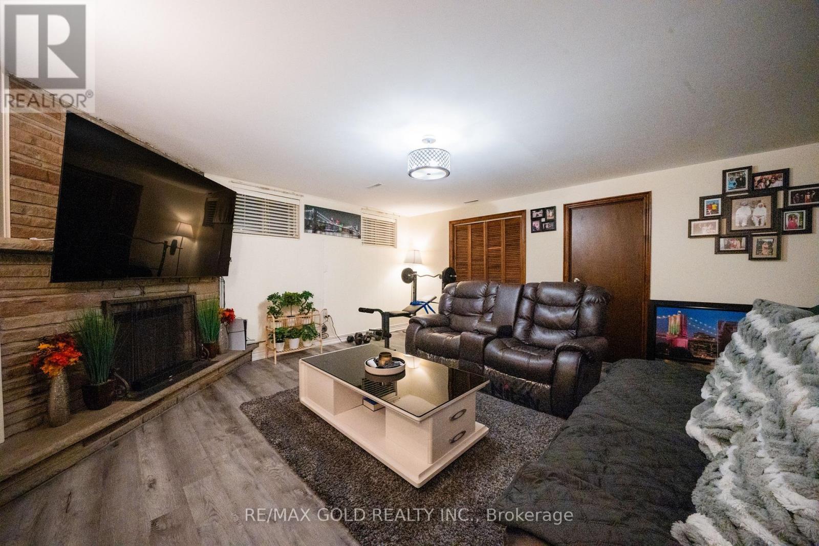 40 Maryhill Drive, Toronto, Ontario  M9V 3C2 - Photo 40 - W12686256