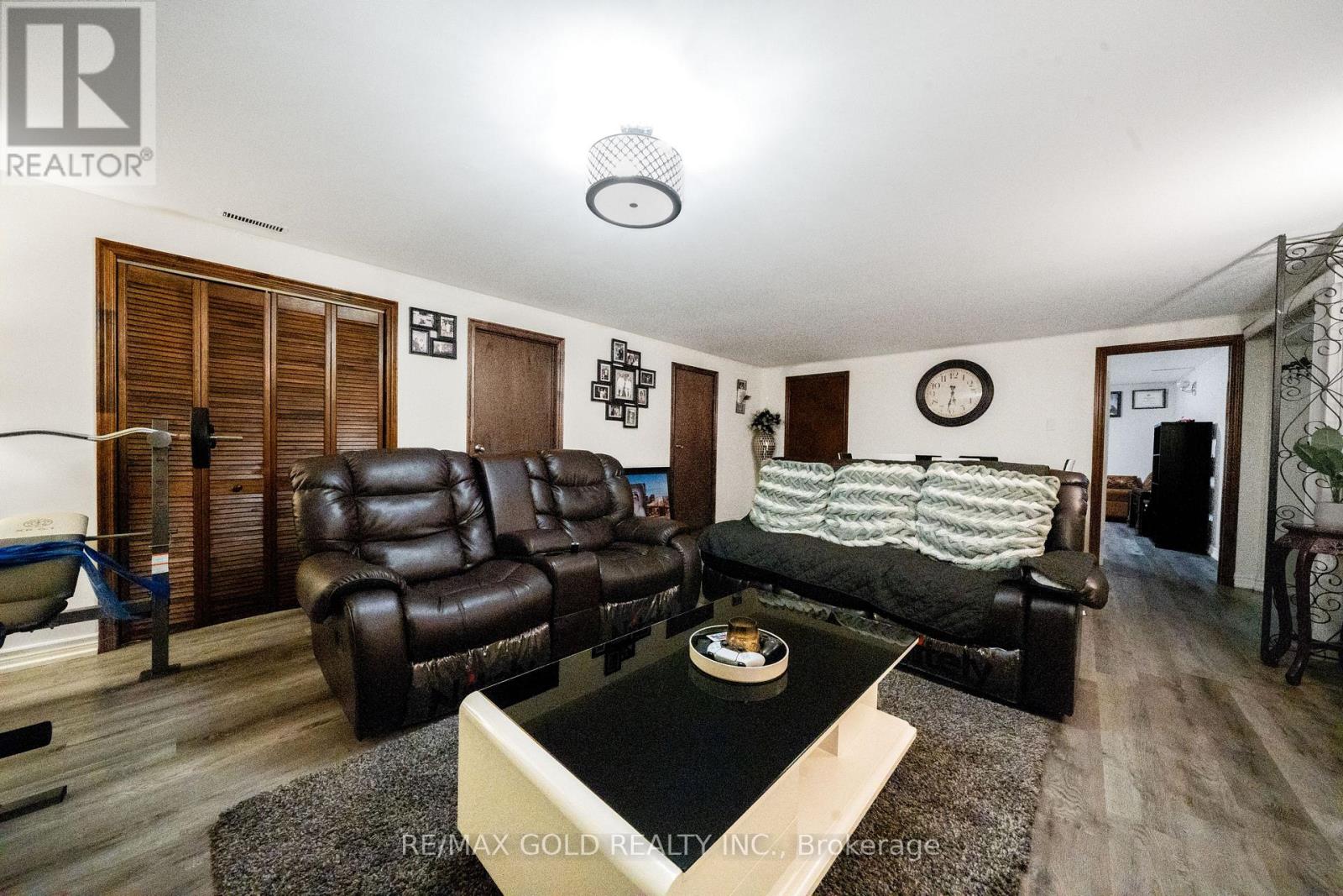 40 Maryhill Drive, Toronto, Ontario  M9V 3C2 - Photo 41 - W12686256