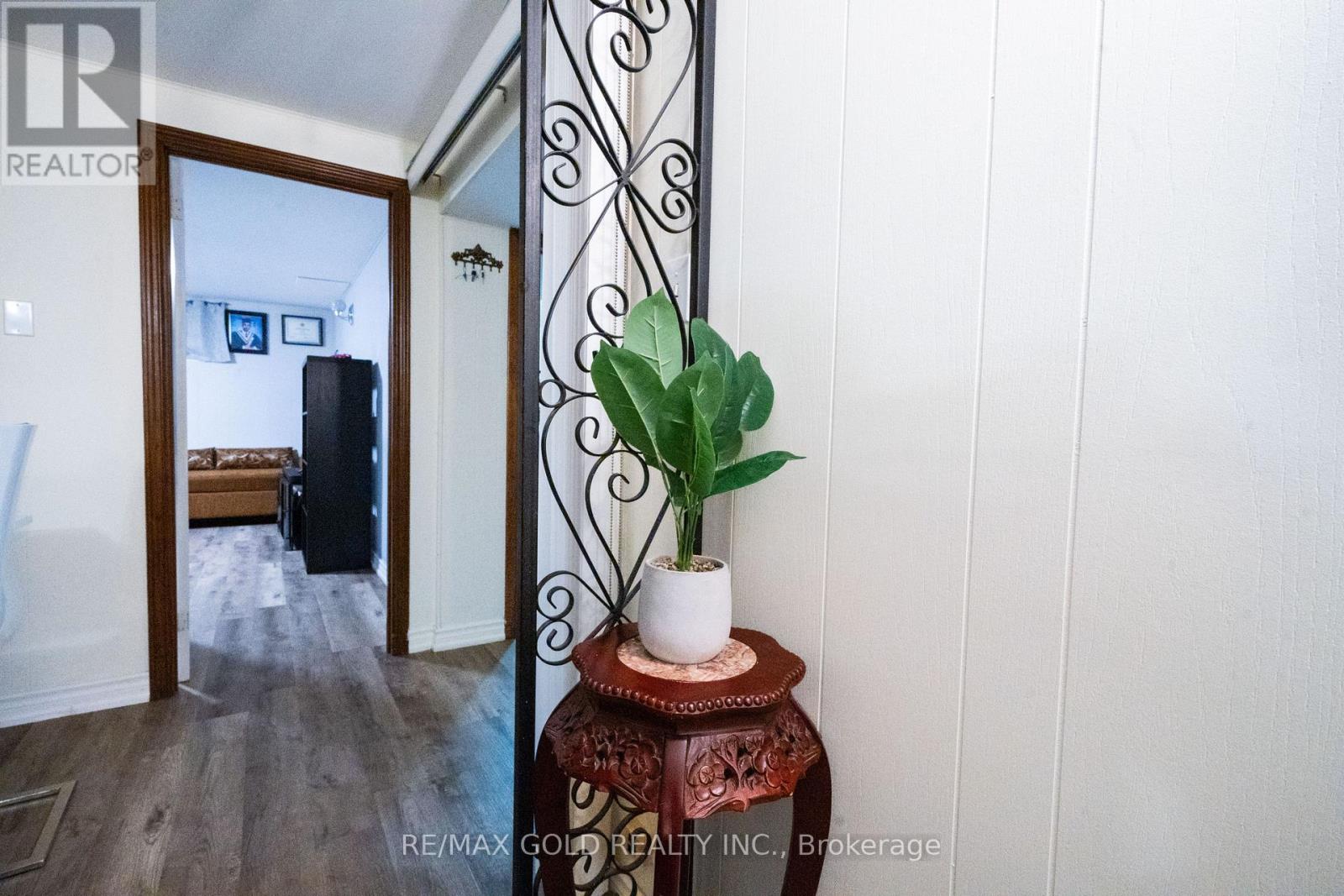 40 Maryhill Drive, Toronto, Ontario  M9V 3C2 - Photo 42 - W12686256