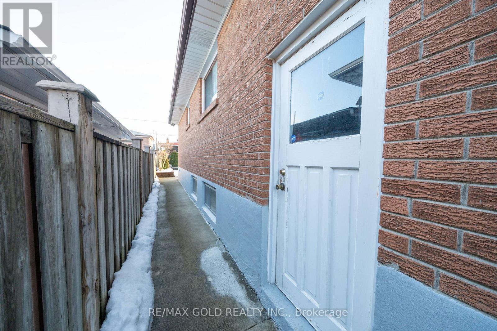 40 Maryhill Drive, Toronto, Ontario  M9V 3C2 - Photo 47 - W12686256