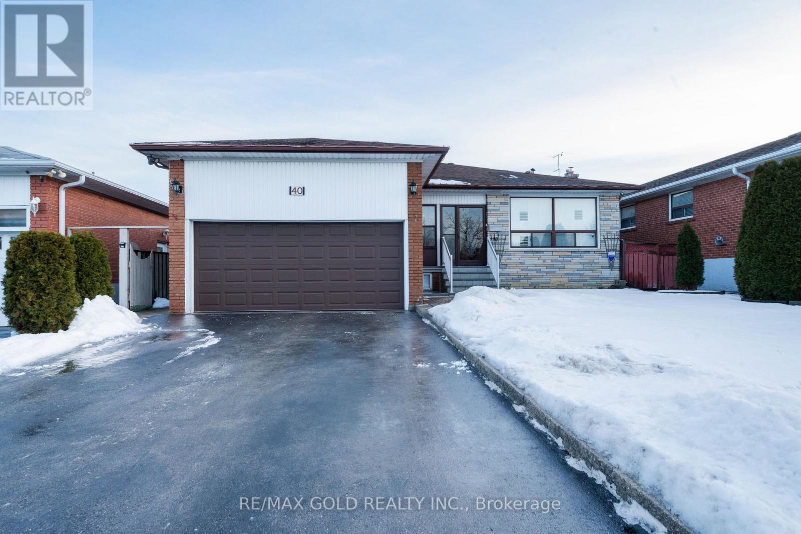 40 Maryhill Drive, Toronto, Ontario  M9V 3C2 - Photo 5 - W12686256