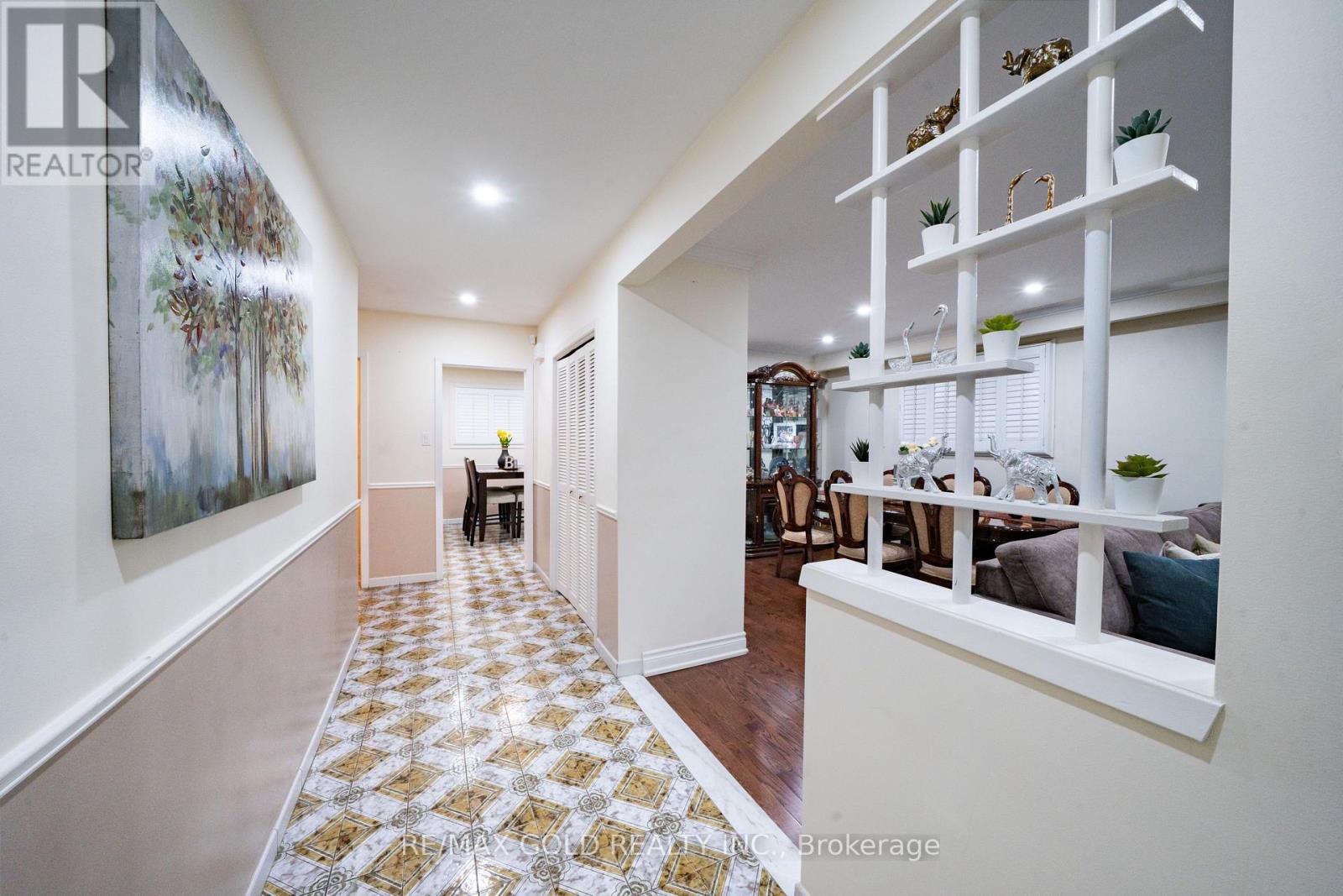 40 Maryhill Drive, Toronto, Ontario  M9V 3C2 - Photo 8 - W12686256