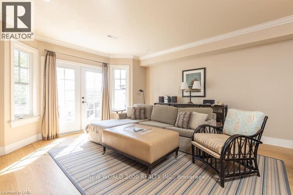 12 - 302 Emerald Hills Court, Seguin, Ontario  P0C 1H0 - Photo 3 - X12684942