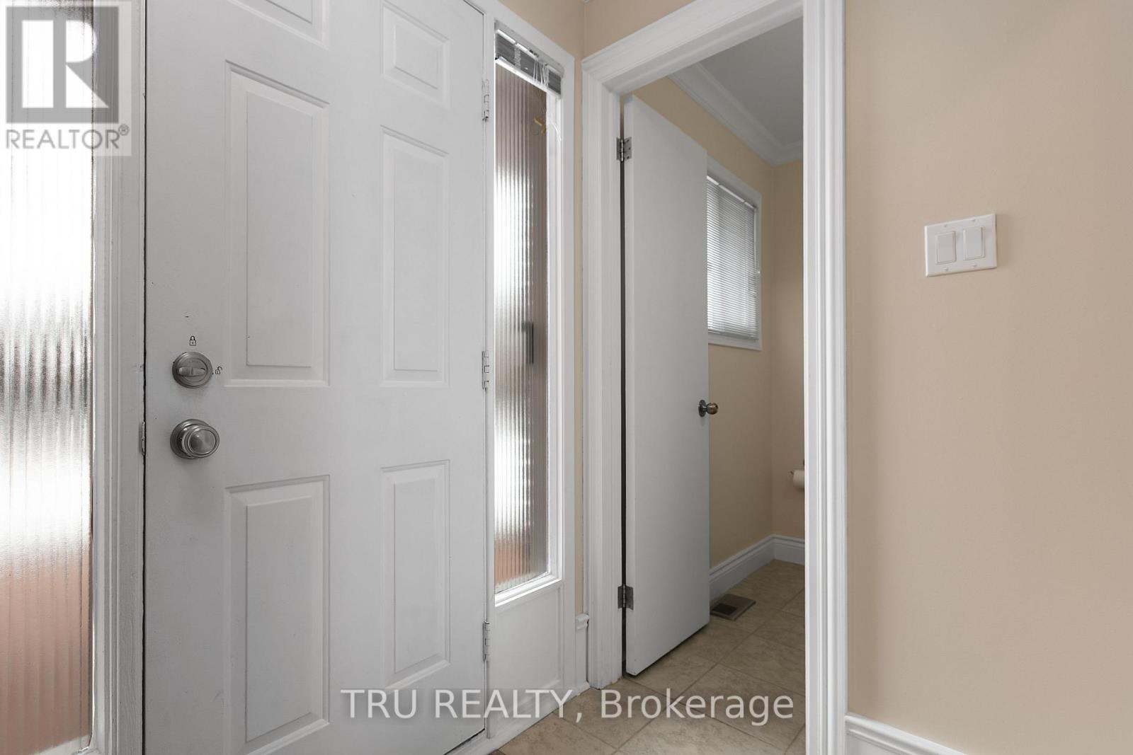 1078 St Emmanuel Terrace, Ottawa, Ontario  K1C 2J7 - Photo 2 - X12686320