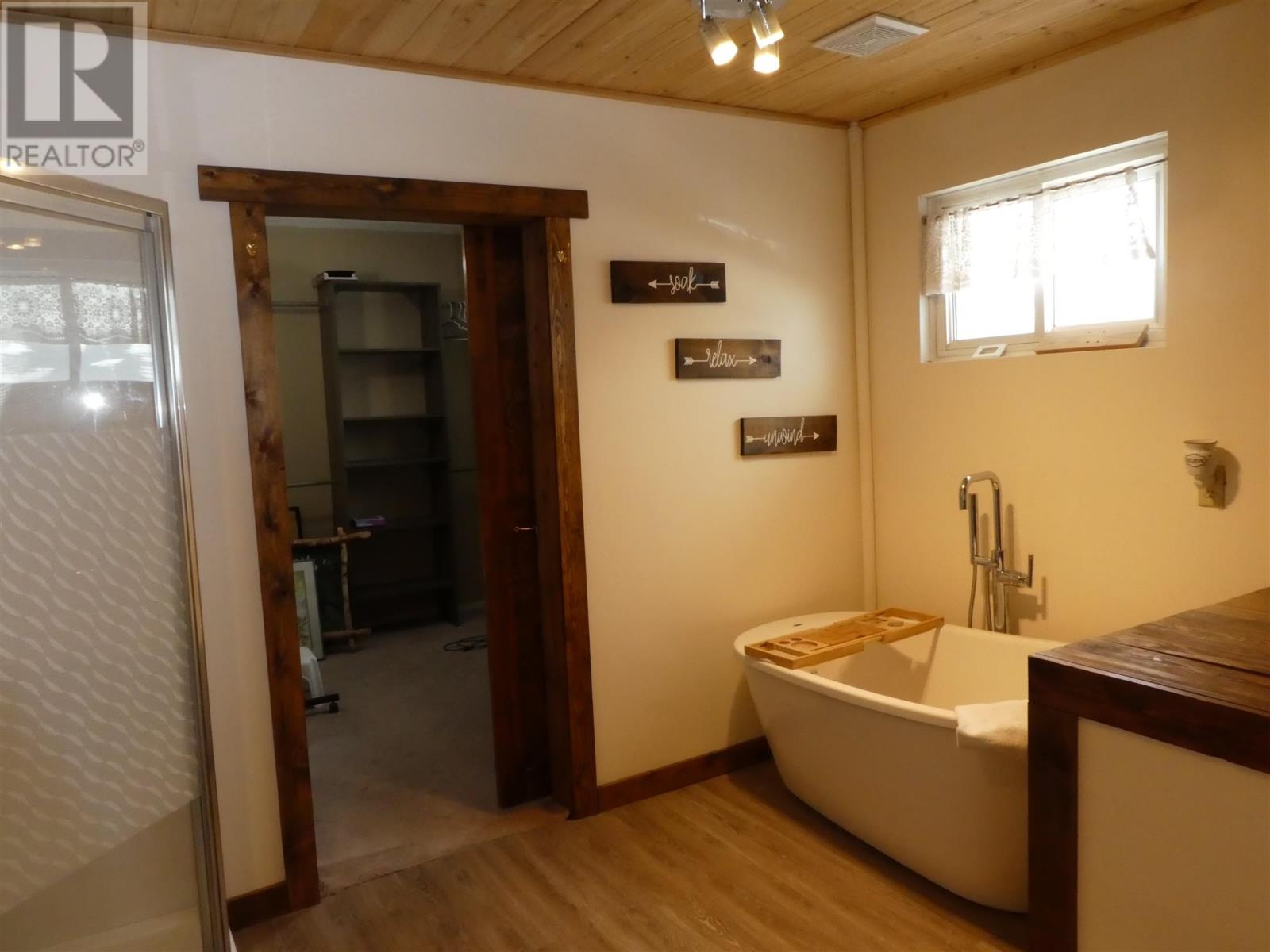 150 Dieppe Rd, Longlac, Ontario  P0T 2A0 - Photo 12 - TB250764