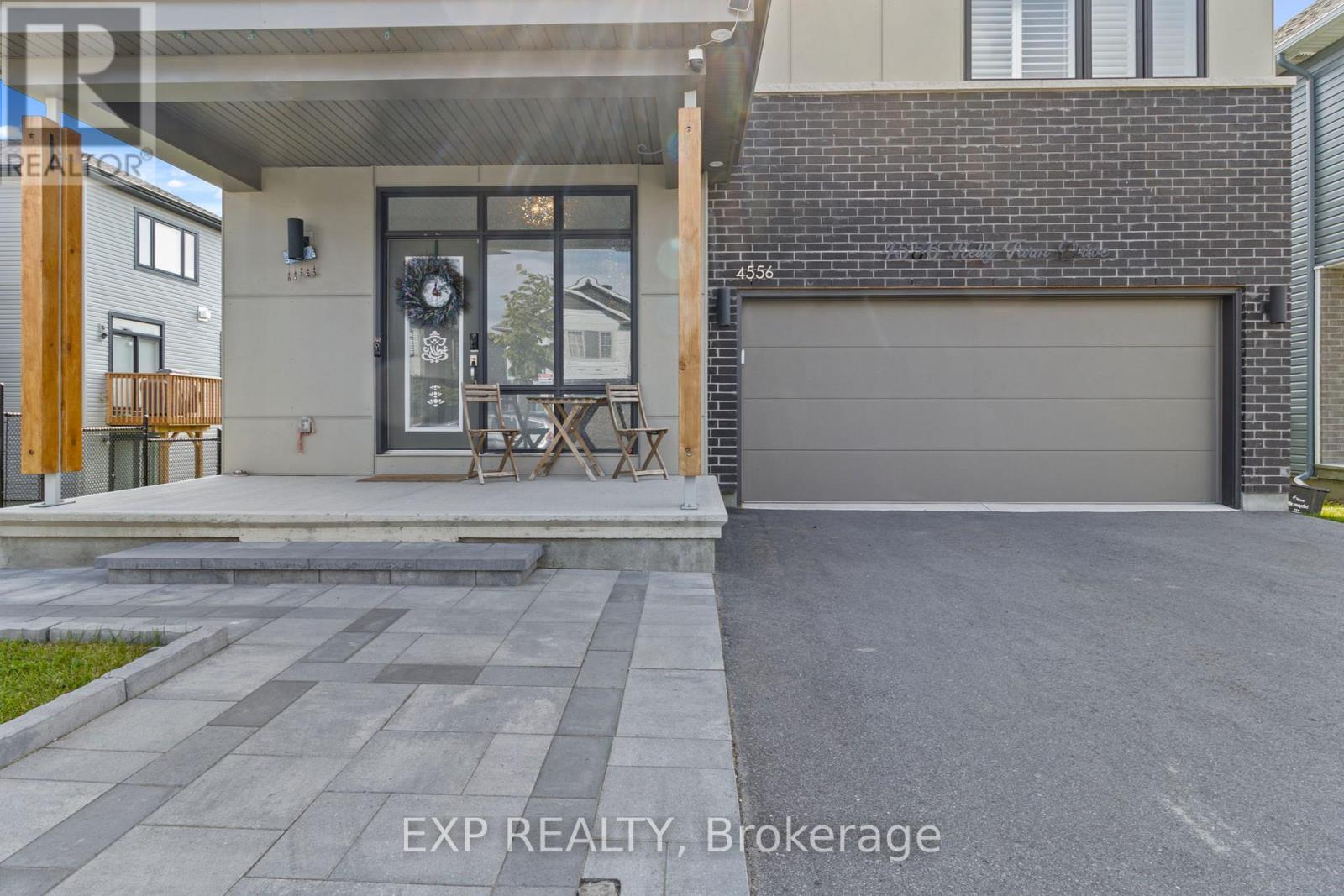 4556 Kelly Farm Drive, Ottawa, Ontario  K1X 0G8 - Photo 2 - X12686344