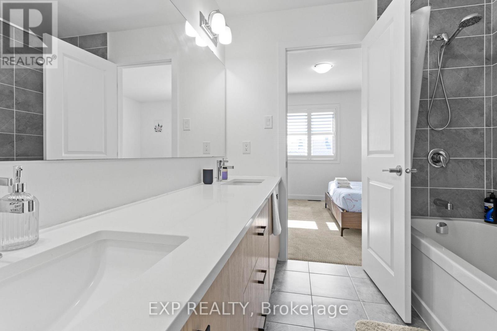 4556 Kelly Farm Drive, Ottawa, Ontario  K1X 0G8 - Photo 28 - X12686344