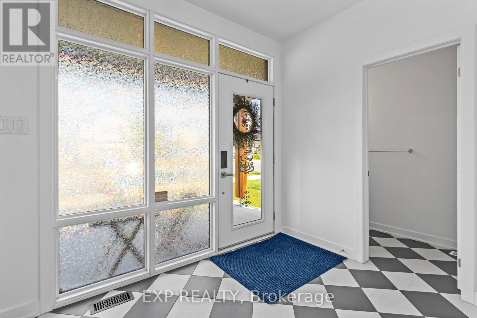 4556 Kelly Farm Drive, Ottawa, Ontario  K1X 0G8 - Photo 3 - X12686344