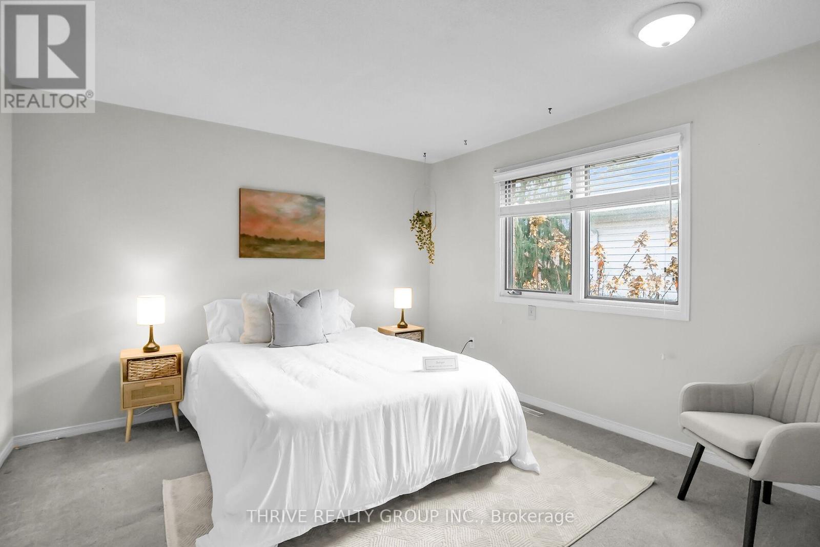 24 Parkview Crescent, Strathroy-Caradoc, Ontario  N7G 4A3 - Photo 13 - X12686404