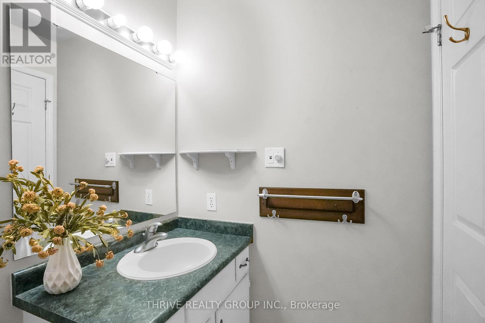 24 Parkview Crescent, Strathroy-Caradoc, Ontario  N7G 4A3 - Photo 21 - X12686404