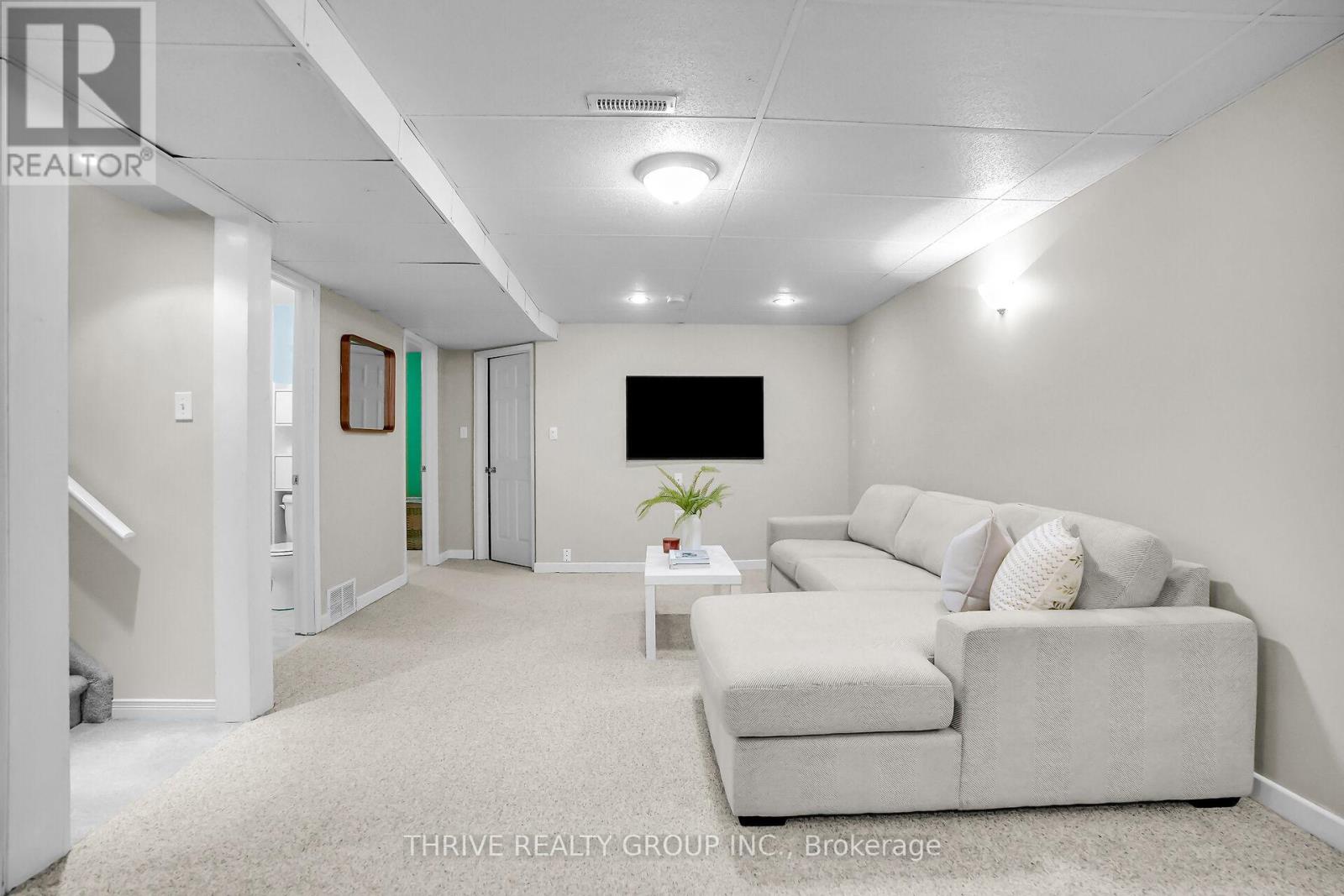 24 Parkview Crescent, Strathroy-Caradoc, Ontario  N7G 4A3 - Photo 22 - X12686404