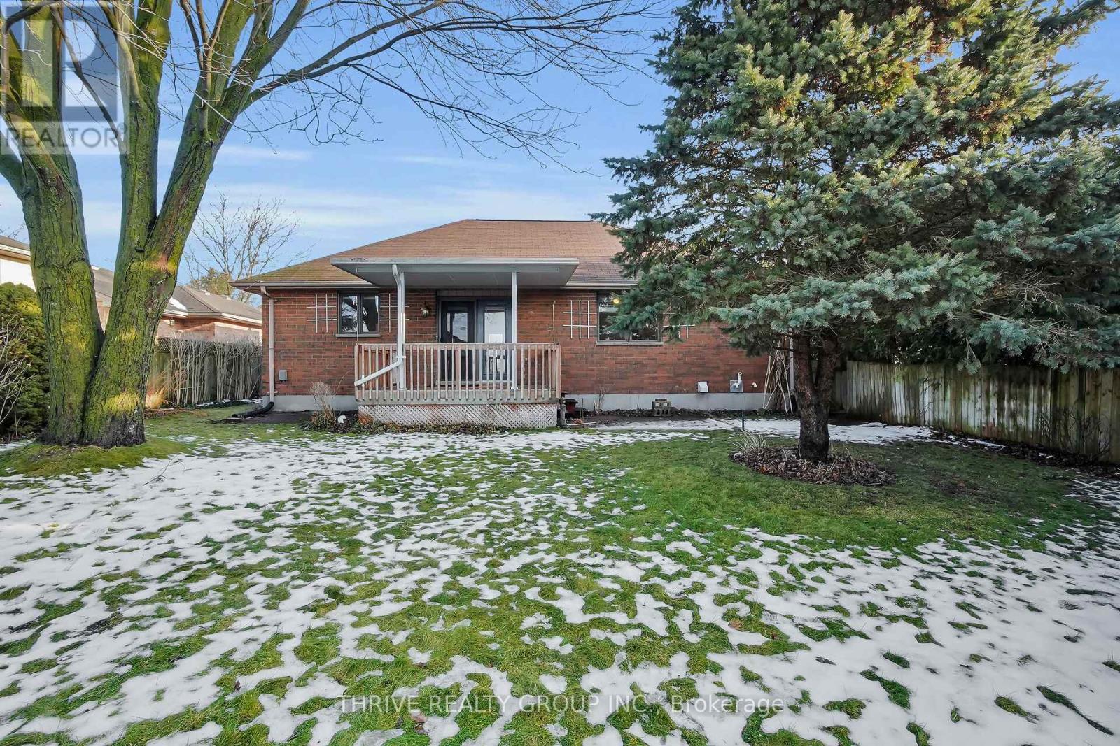 24 Parkview Crescent, Strathroy-Caradoc, Ontario  N7G 4A3 - Photo 30 - X12686404