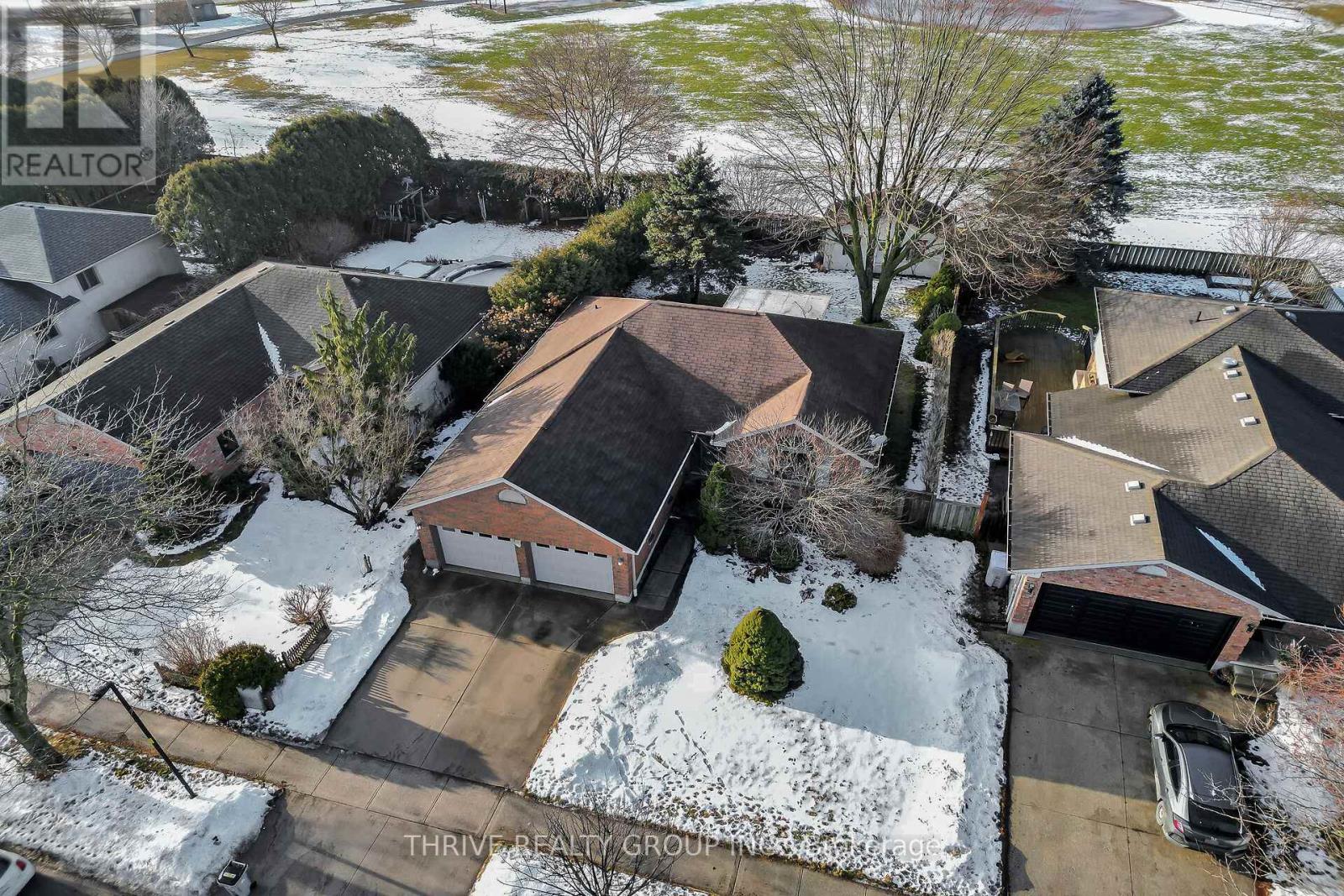 24 Parkview Crescent, Strathroy-Caradoc, Ontario  N7G 4A3 - Photo 37 - X12686404